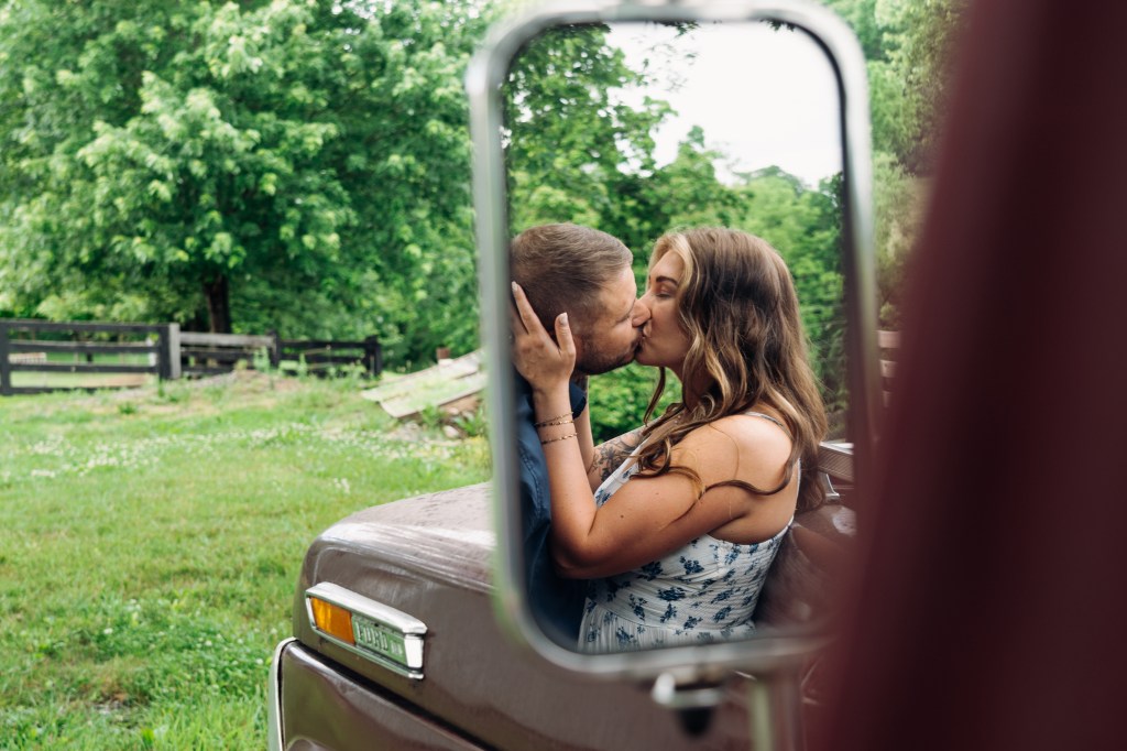 The Ultimate Guide to Engagement Session&nbsp;Outfits